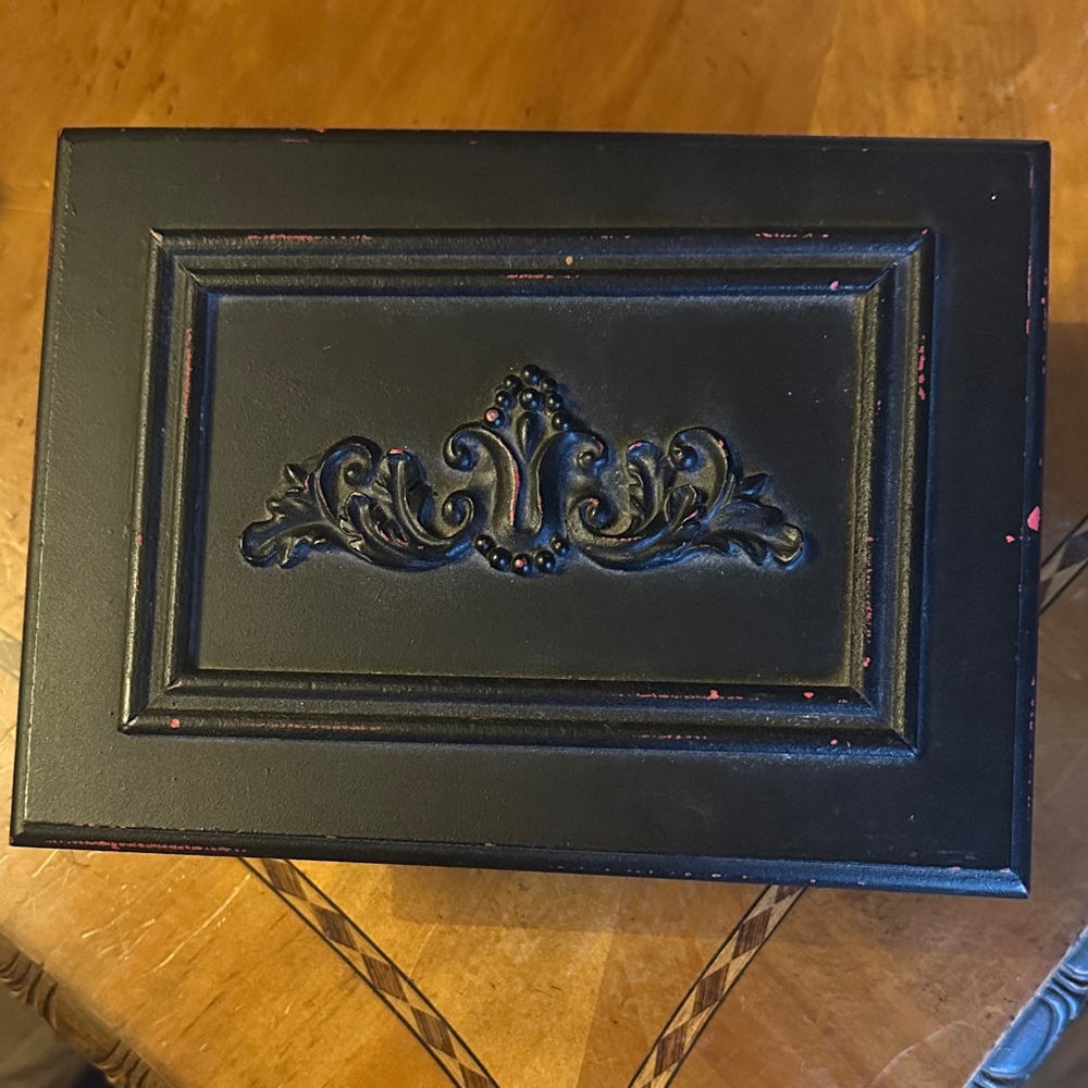 Black Decorative Wood Jewelry Box - Classic Women's Accessory